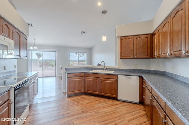 1493 W Hidden Crest Court, Green Valley, AZ 85622