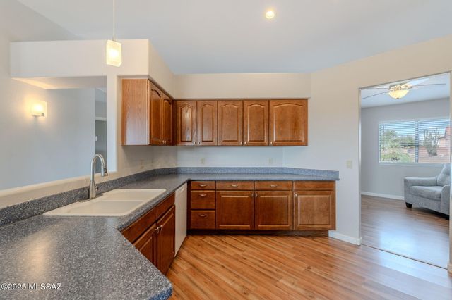 1493 W Hidden Crest Court, Green Valley, AZ 85622