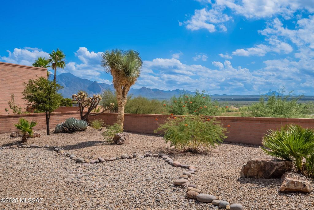 1493 W Hidden Crest Court, Green Valley, AZ 85622
