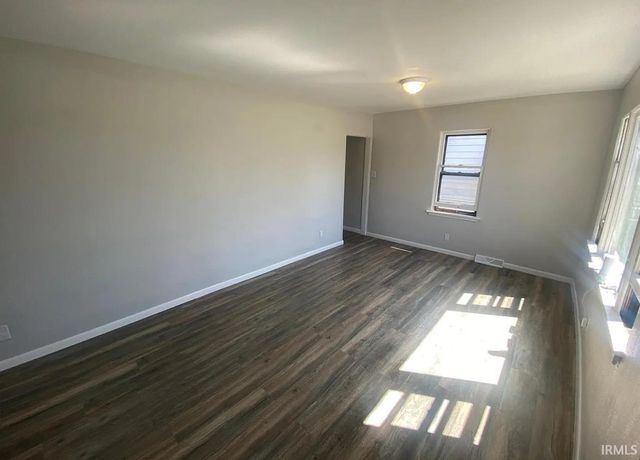 2121 Linden Avenue, South Bend, IN 46628