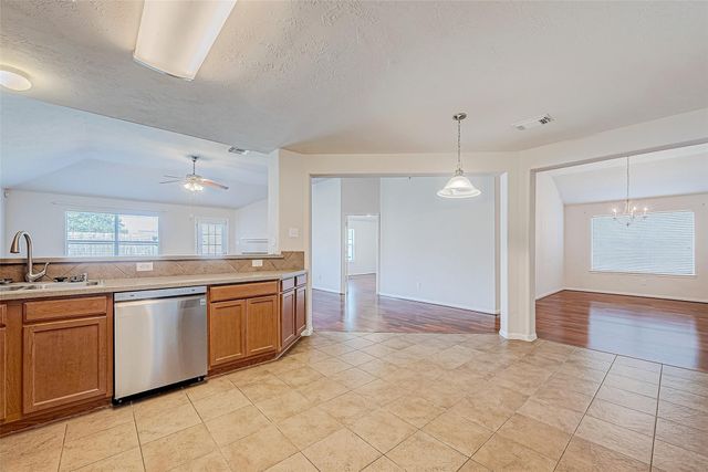 2919 Texas Trail Lane, Manvel, TX 77578