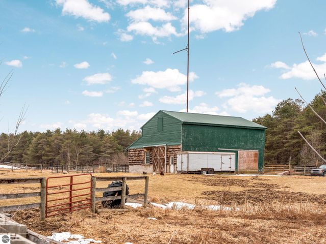 6757 19 Mile Road, Marion, MI 49665