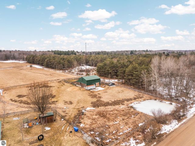 6757 19 Mile Road, Marion, MI 49665