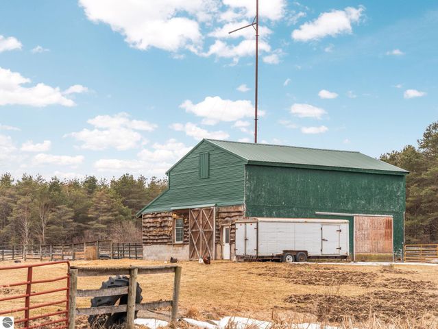 6757 19 Mile Road, Marion, MI 49665