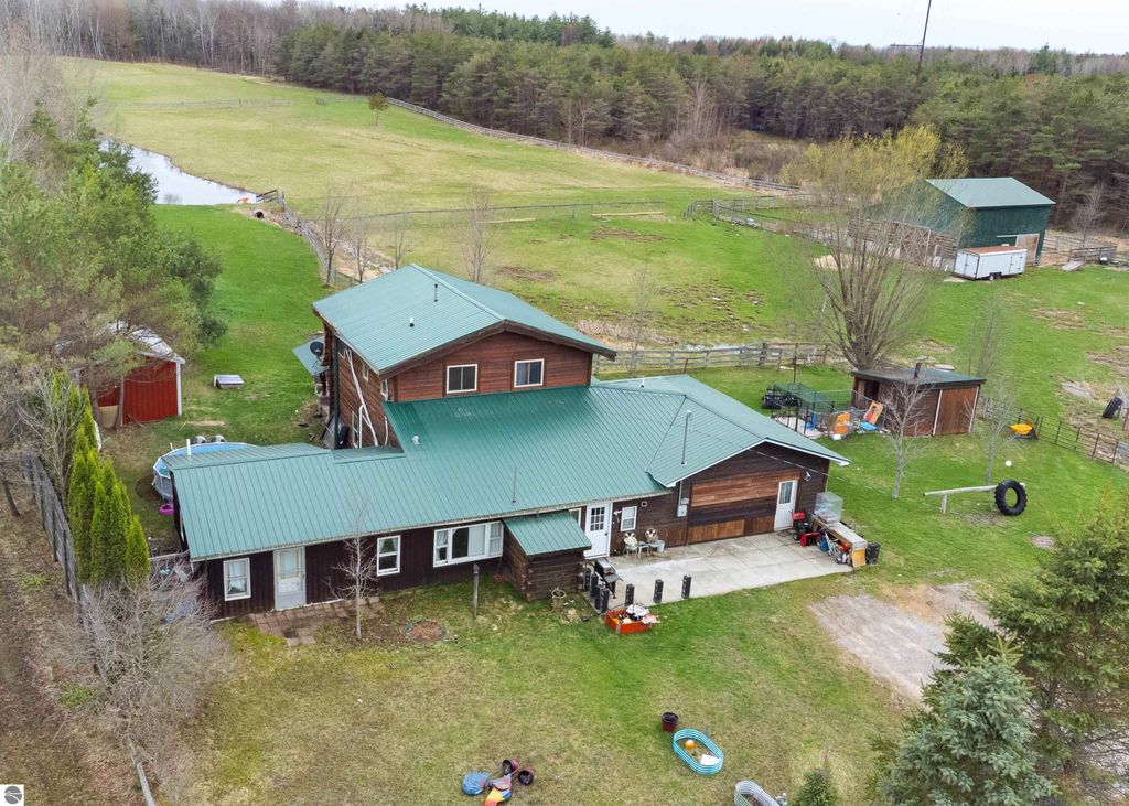 6757 19 Mile Road, Marion, MI 49665
