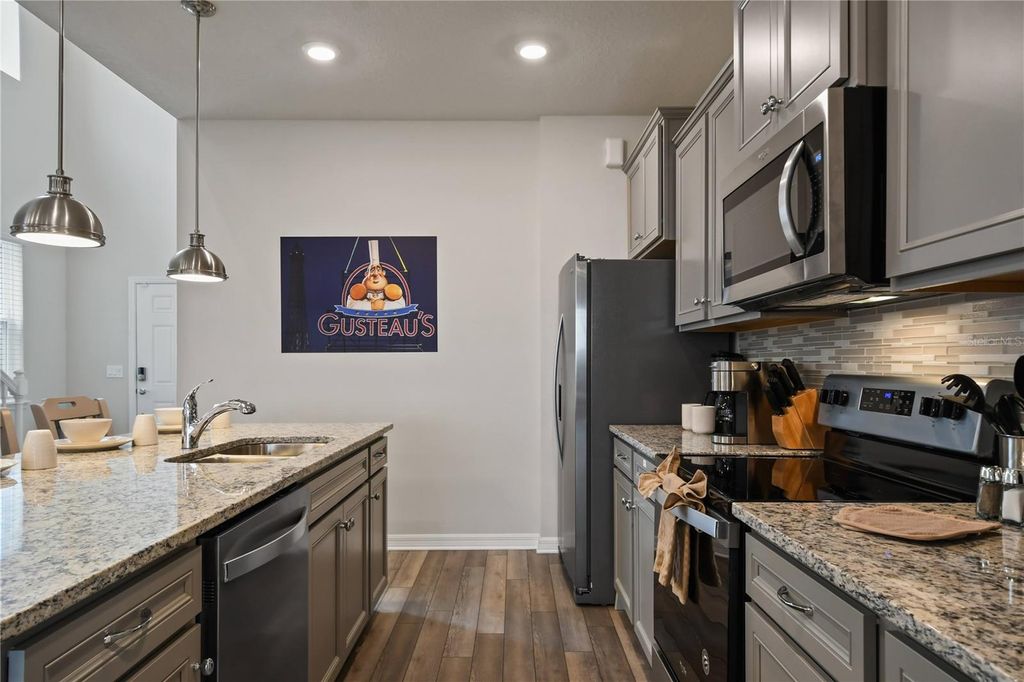 Image 5 of property listing at 1707 KONA LANE, Davenport, FL 33897