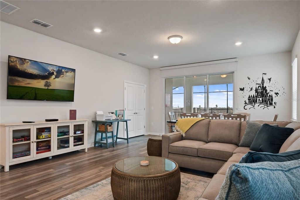 Image 9 of property listing at 1707 KONA LANE, Davenport, FL 33897