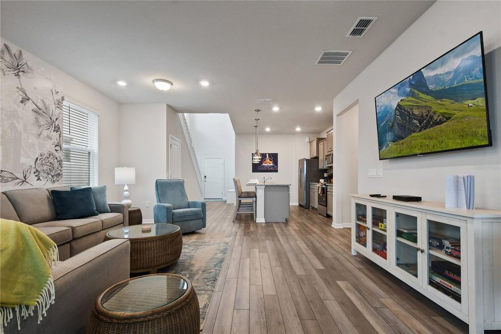 Image 10 of property listing at 1707 KONA LANE, Davenport, FL 33897