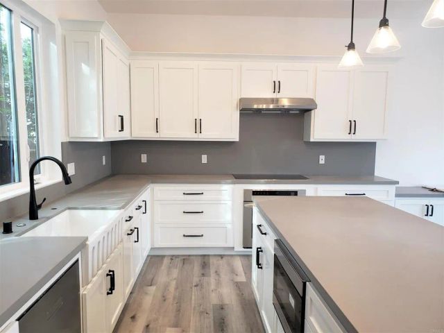 804 Clark Avenue, Encinitas, CA 92024