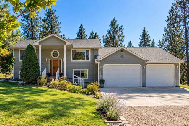 12829 W Suncrest Dr, Nine Mile Falls, WA 99026