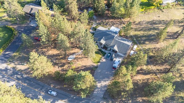 12829 W Suncrest Dr, Nine Mile Falls, WA 99026