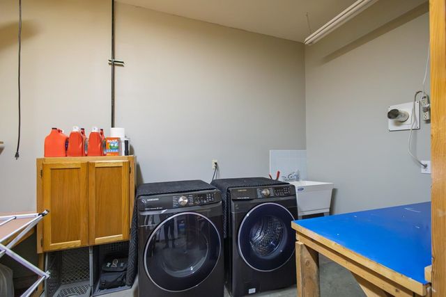 12829 W Suncrest Dr, Nine Mile Falls, WA 99026