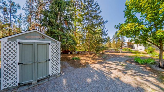 12829 W Suncrest Dr, Nine Mile Falls, WA 99026