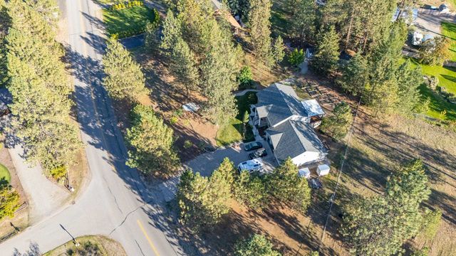 12829 W Suncrest Dr, Nine Mile Falls, WA 99026