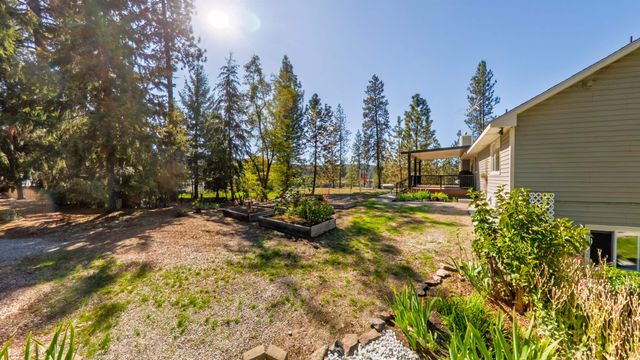 12829 W Suncrest Dr, Nine Mile Falls, WA 99026