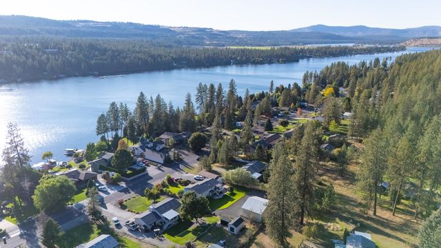 12829 W Suncrest Dr, Nine Mile Falls, WA 99026