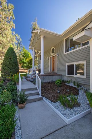12829 W Suncrest Dr, Nine Mile Falls, WA 99026