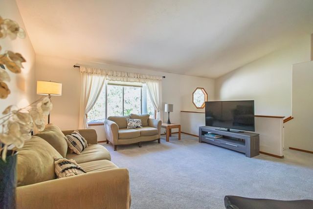 12829 W Suncrest Dr, Nine Mile Falls, WA 99026