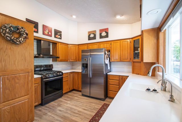 12829 W Suncrest Dr, Nine Mile Falls, WA 99026