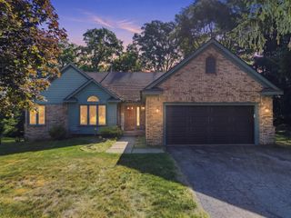 5220 Huron Hills Drive, Commerce Twp, MI 48382