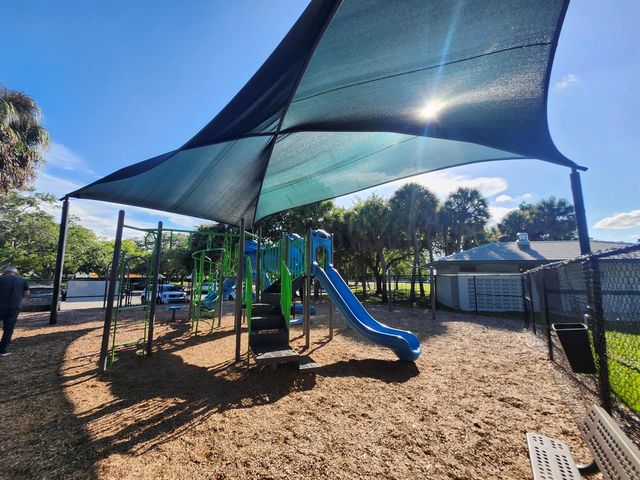 120 NW 189th Avenue NW, Pembroke Pines, FL 33029