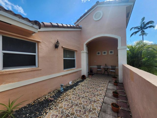 120 NW 189th Avenue NW, Pembroke Pines, FL 33029