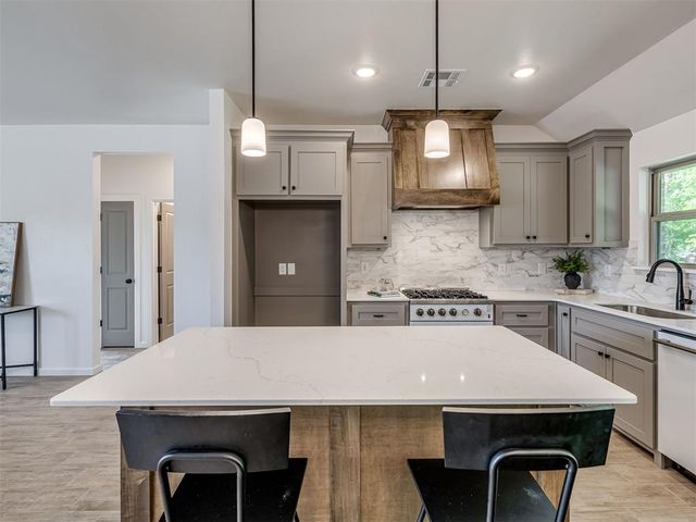 120 Mountain Laurel Way, Noble, OK 73068