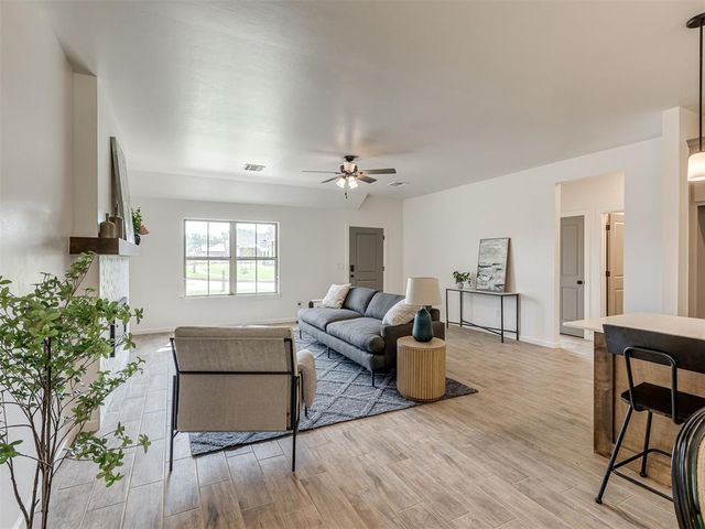 120 Mountain Laurel Way, Noble, OK 73068