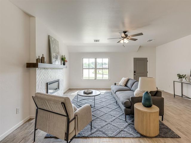 120 Mountain Laurel Way, Noble, OK 73068