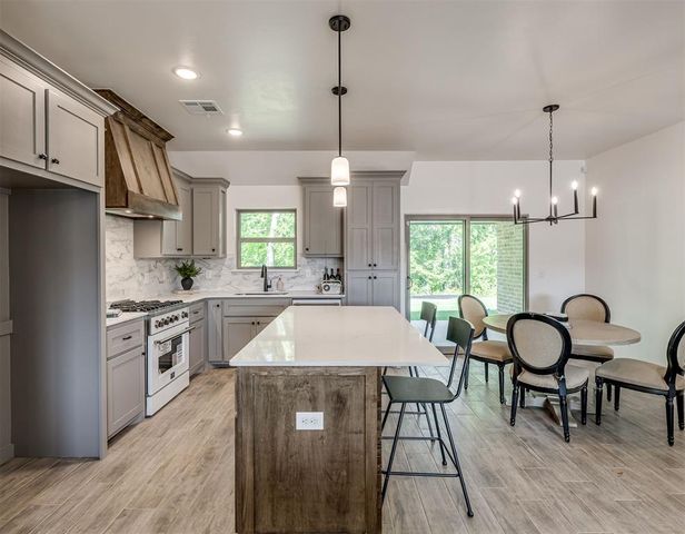 120 Mountain Laurel Way, Noble, OK 73068