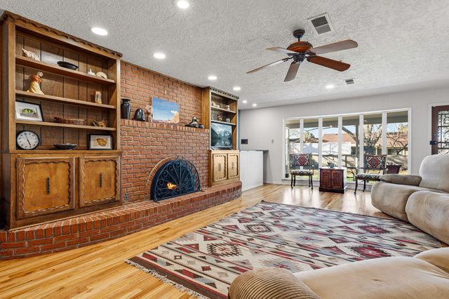 7601 Vista Del Arroyo Avenue NE, Albuquerque, NM 87109