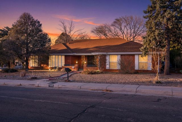 7601 Vista Del Arroyo Avenue NE, Albuquerque, NM 87109