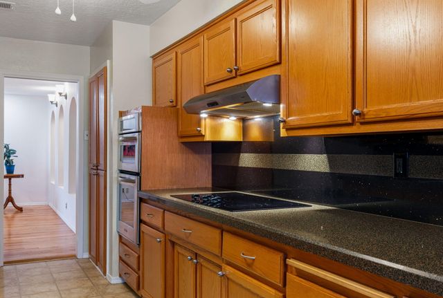 7601 Vista Del Arroyo Avenue NE, Albuquerque, NM 87109