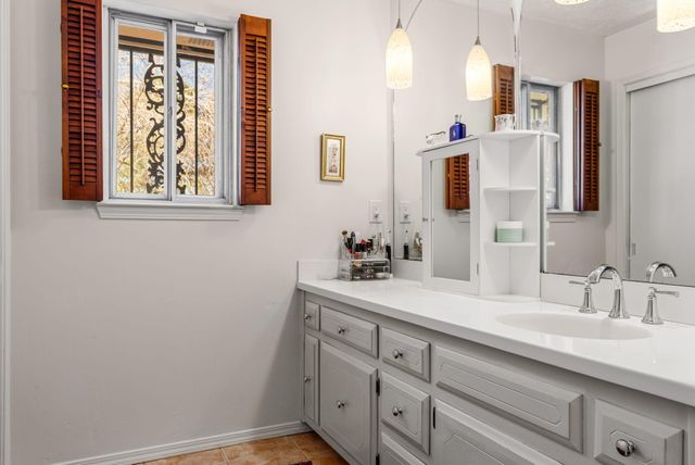 7601 Vista Del Arroyo Avenue NE, Albuquerque, NM 87109