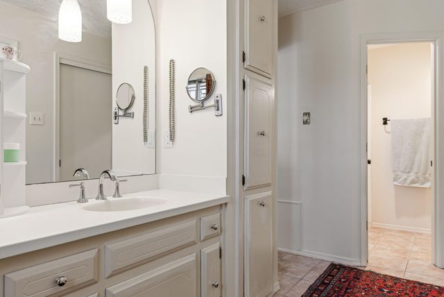 7601 Vista Del Arroyo Avenue NE, Albuquerque, NM 87109