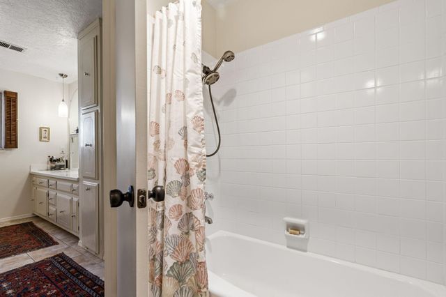 7601 Vista Del Arroyo Avenue NE, Albuquerque, NM 87109