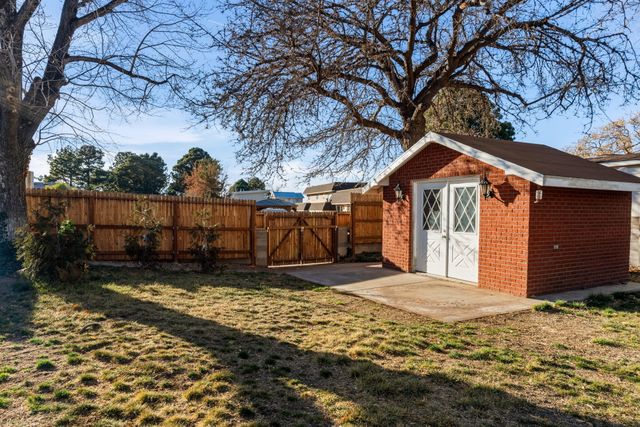 7601 Vista Del Arroyo Avenue NE, Albuquerque, NM 87109