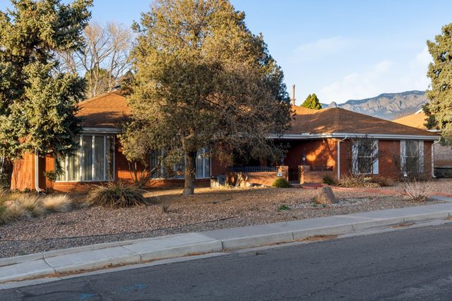 7601 Vista Del Arroyo Avenue NE, Albuquerque, NM 87109