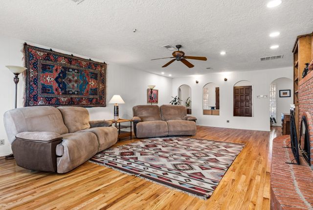 7601 Vista Del Arroyo Avenue NE, Albuquerque, NM 87109