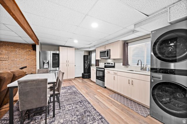 7106 S ANGELSEA DR, West Jordan, UT 84084