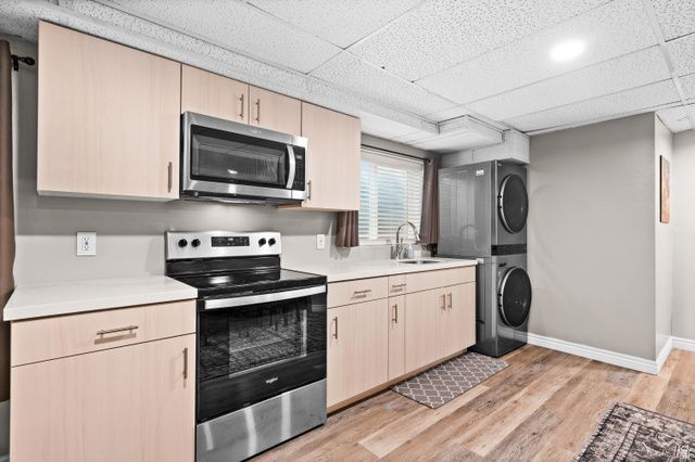 7106 S ANGELSEA DR, West Jordan, UT 84084