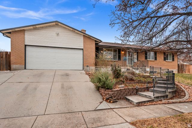 7106 S ANGELSEA DR, West Jordan, UT 84084