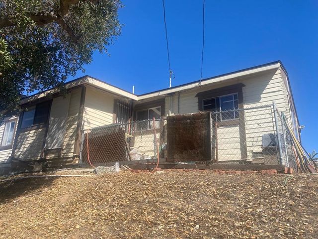 1320 Richland Rd, San Marcos, CA 92069