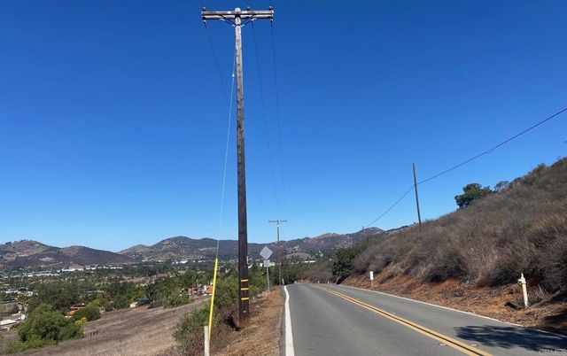 1320 Richland Rd, San Marcos, CA 92069