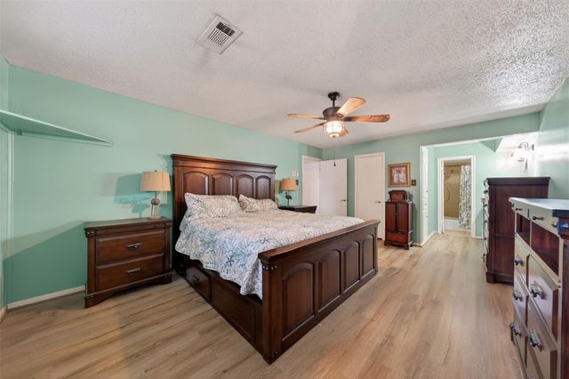 5934 Theall Road, Houston, TX 77066