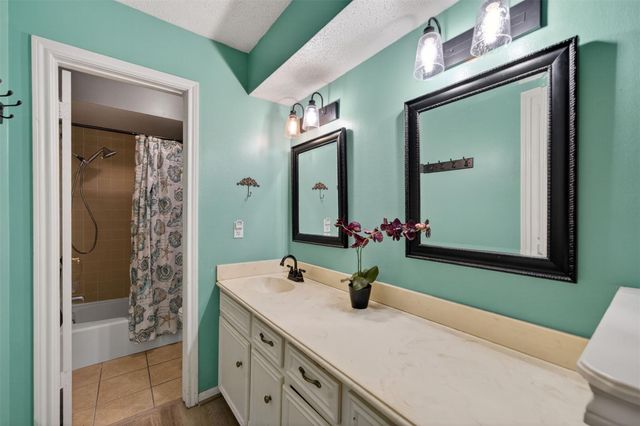 5934 Theall Road, Houston, TX 77066