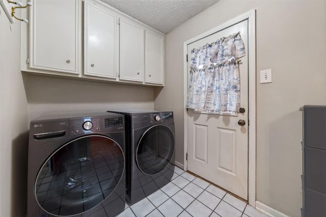 5934 Theall Road, Houston, TX 77066