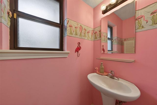 5934 Theall Road, Houston, TX 77066