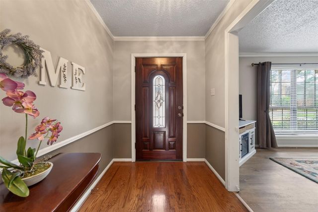 5934 Theall Road, Houston, TX 77066