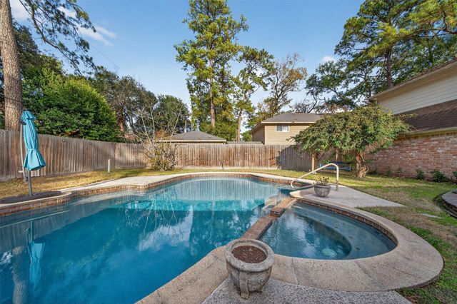 5934 Theall Road, Houston, TX 77066